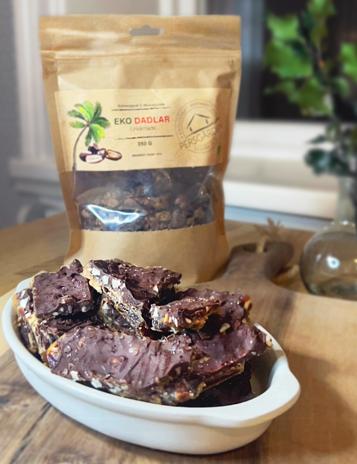 Nötiga dadelbitar med chokladtäcke